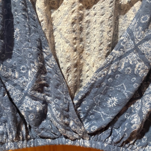 Urban Outfitters Blue criss cross Top size small - Picture 3 of 11